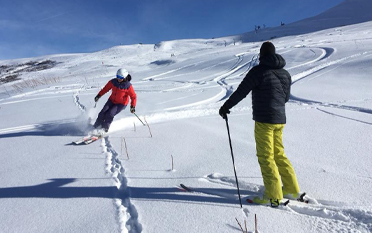 Falls Ihr besondere Techniken lernen möchtet oder aber lieber alleine oder zu zweit (bis max. 4 Personen) statt in der Gruppe das Skifahren lernen oder Euch einfach nur verbessern wollt, dann bieten wir Euch individuelles Ski-Coaching an.
